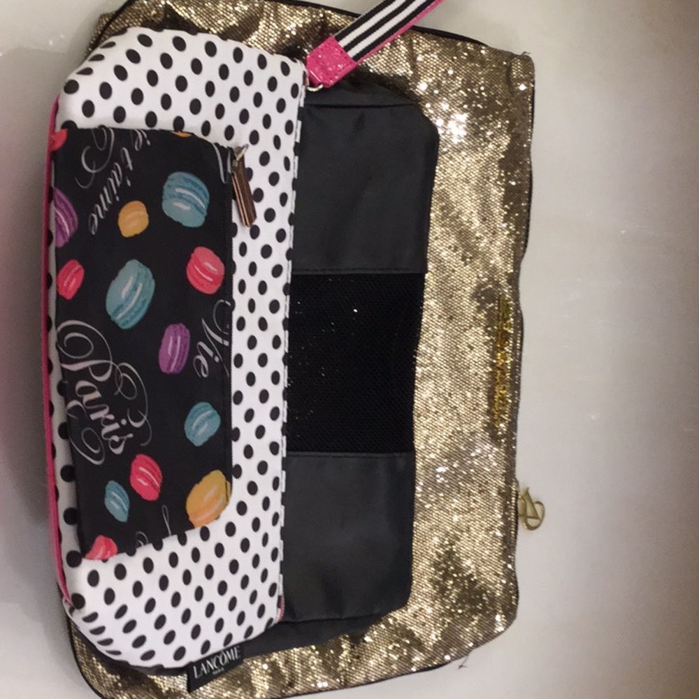 🌸🌸🌸🌸Misc Set of 4 Makeup Bags🌸🌸🌸